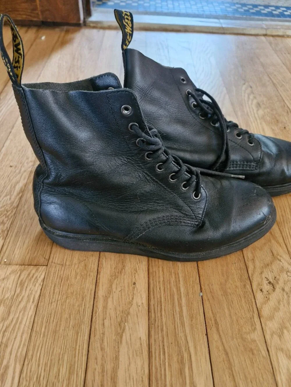 Dr. Martens Whiton boots